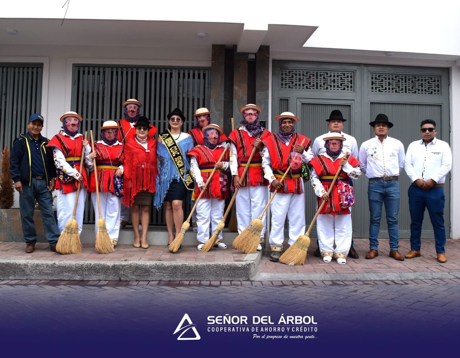 La Cooperativa Señor del Árbol participó en el desfile de la parroquia Poaló